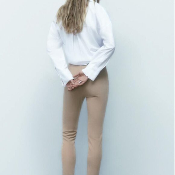 GOLD BUTTON SOFT HIGH RISE LEGGINGS - Picture 3 of 6